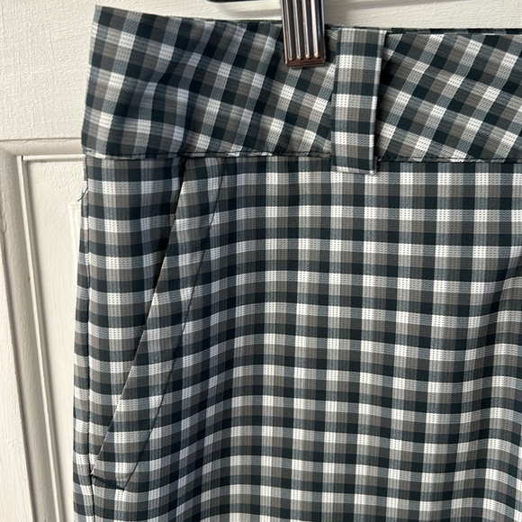 Nike Golf women’s plaid Bermuda length golf shorts size 12 - Picture 2 of 15